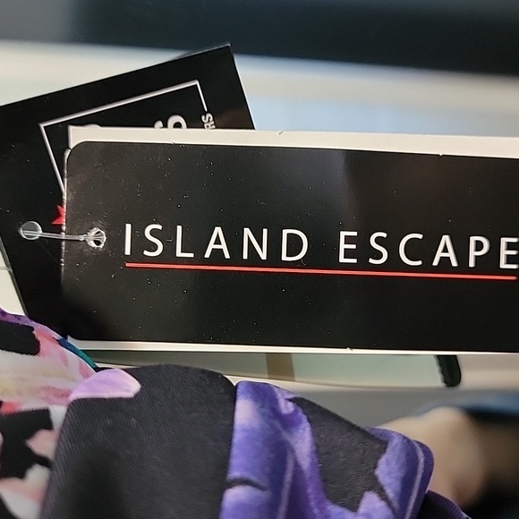 Island Escape One-Piece swimsuit.  Size 12 - Picture 6 of 9